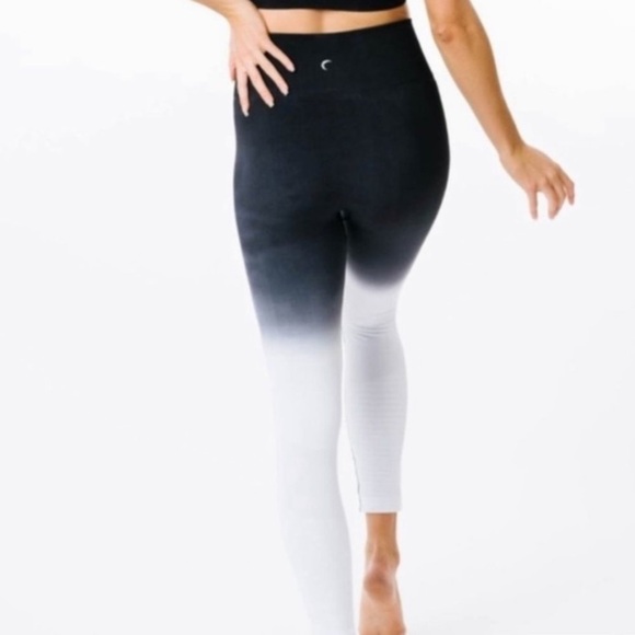 ZYIA | Black Metallic Ombre Light n Tight Hi-Rise Leggings Small - Picture 2 of 8